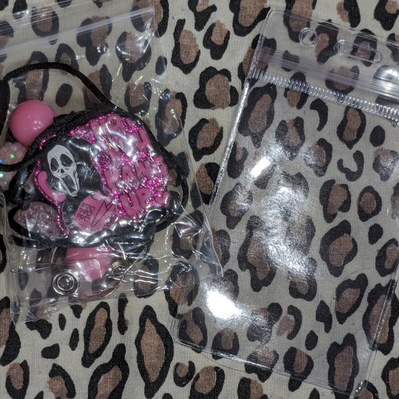 FREEwPurchase Badge Lanyard Scream Horror Clip ID Ghost face pink glitter holder - Picture 2 of 3